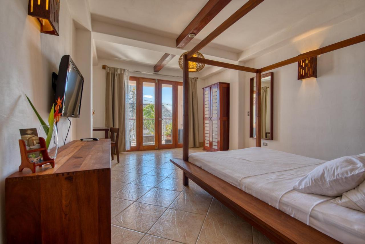 Hotel Alcazar ซานฮวนเดลซูร์ ภายนอก รูปภาพ